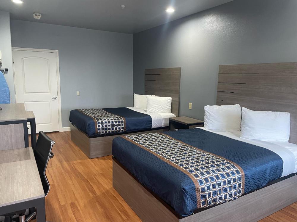 Queen Room with Two Queen Beds interior